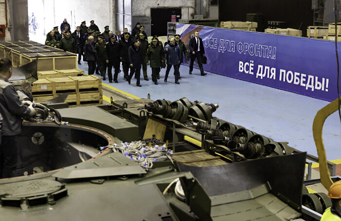    Министр обороны РФ Сергей Шойгу во время проверки гособоронзаказа по производству самоходных артилерийских установок (САУ).пресс-служба Министерства обороны Российской Федерации