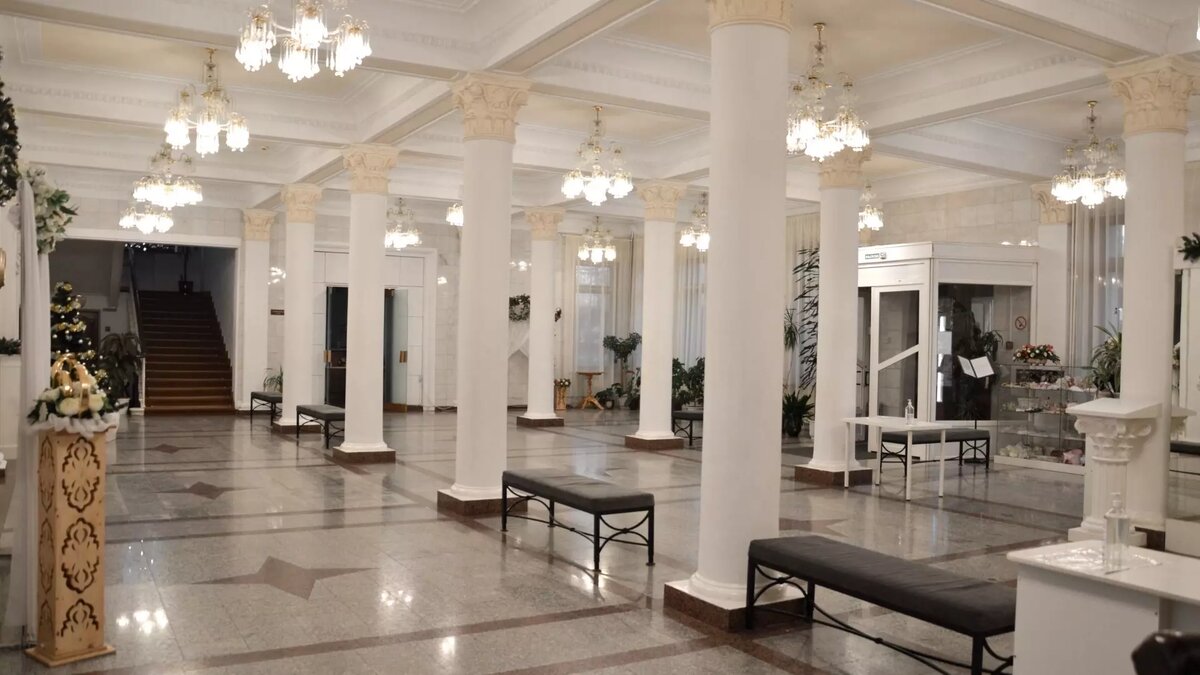     Выбор места для росписи — довольно ответственное решение, ведь молодожены, как правило, хотят не только официально вступить в брак, но и сделать красивые фото в память об этом важном днем. NewsNN на основе отзывов в «Яндекс. Картах» и 2ГИС составил топ-5 самых красивых ЗАГСов Нижнего Новгорода.