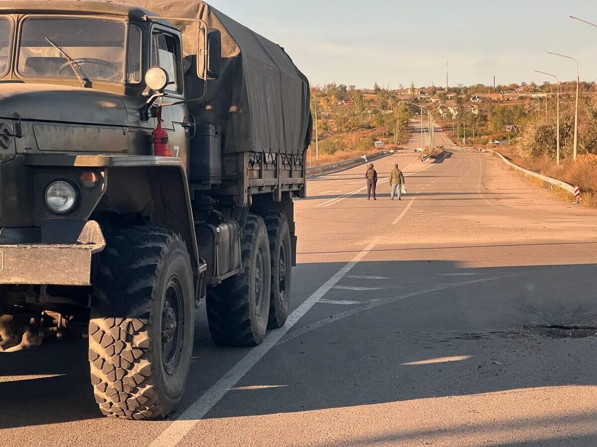    Представители российской стороны во время обмена пленными© РИА Новости / Пресс-служба Аппарата уполномоченного по правам человека РФ