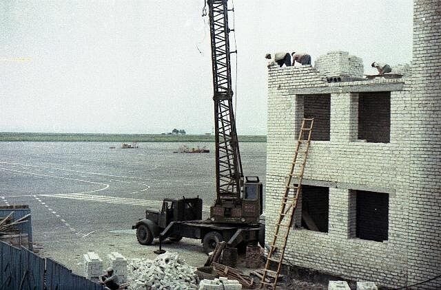 Стройка мгу 1949 1953 гг. Стройка история. Новая каховка гэс. Рабочие на эмпайр стейт билдинг. Волголаг рыбинск.