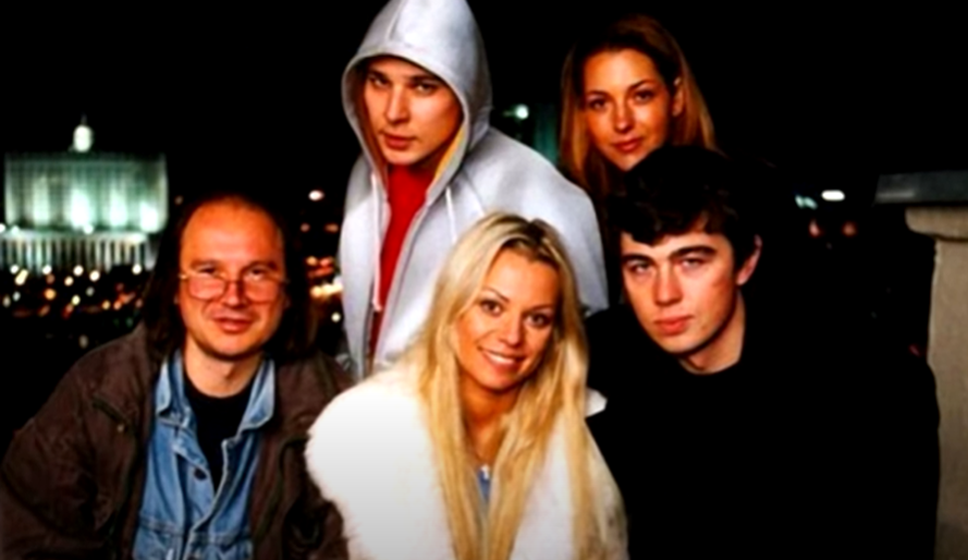 схема родства двоюродные троюродные. фотосессия с братом взрослые. дружба мальчика и девочки. степень родства в семье схема. любовь между братьями.