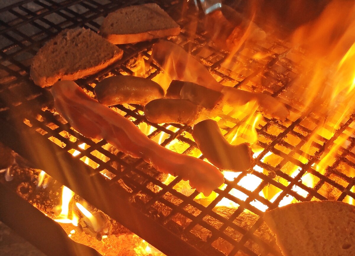 Стоять под углом. Однородная лестница опирается на вертикальную стену. Долбление это в технологии. Секрет наклона майкла джексона. Вис углом на согнутых руках.