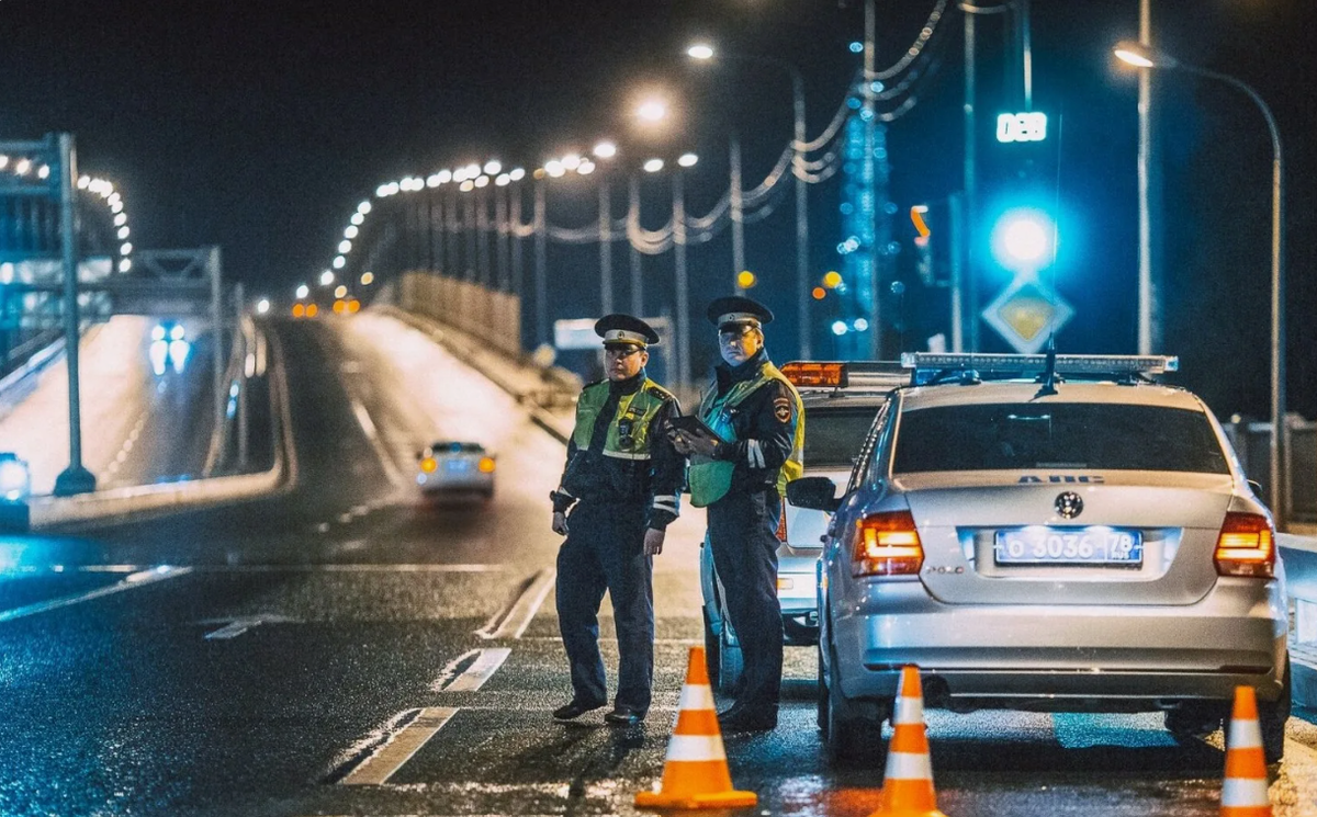 Негабарит 46 мерседес. Завод дорожных машин вологда. Дорожная техника. Специализированные дорожные предприятия. Автотехника для дорожных работ.