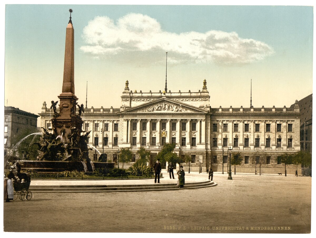 В 1879 году на медицинском факультете Лейпцигского университета (Германия) профессором Вильгельмом Вундтом была открыта первая в мире экспериментально-психологическая лаборатория