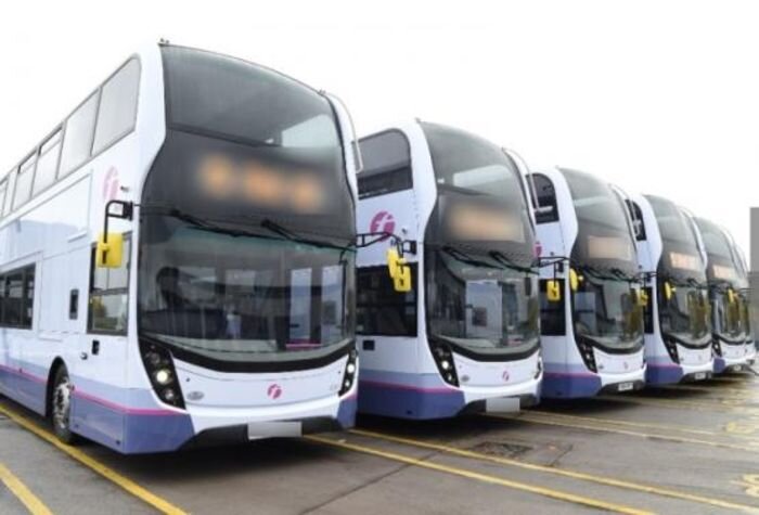 Ракета ракета твой папа начальник туалета. Скажи и другие приколы. Ракета директор туалета. Самолет снимай иди в полет. Скажи вертолет шутки.