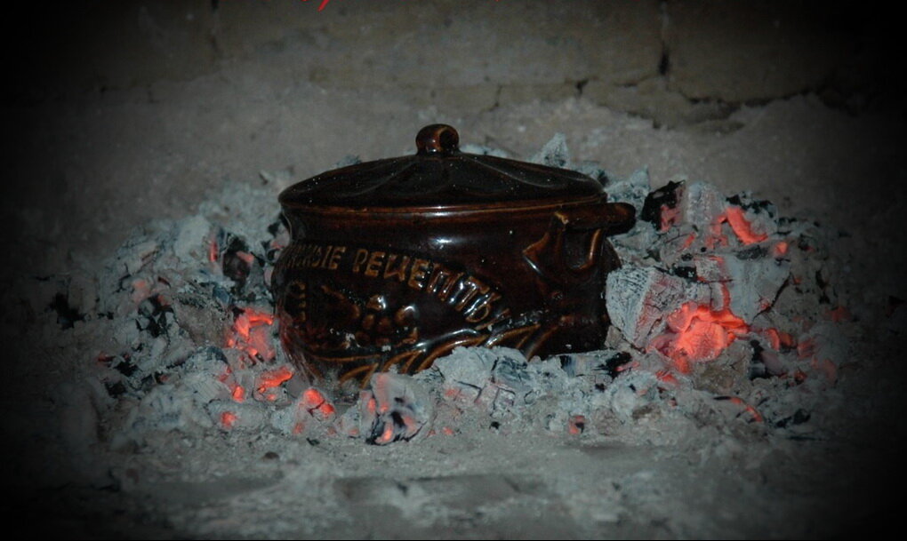 Готовим мясо в горшочке в нашей русской печи. 