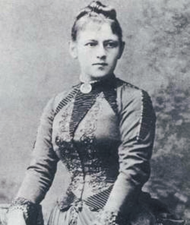 женатый мужчина. а твоя жена знает что ты не женат. любовный треугольник. любовницы стали женами. женские ножки на мужчине.