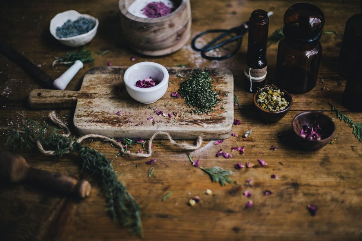 Читать лекари целители. Книги о лекарях и целителях фэнтези. Знахарь проявление силы аудиокнига. Попаданец в знахаря. Книги фантастика целитель.