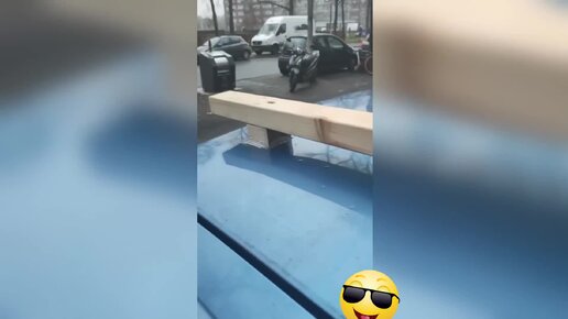 Прикол пять десять минут пятого. Пять минут пять минут. Мем минут 10 15. Пять минут прикол. Мем через 5 минут.