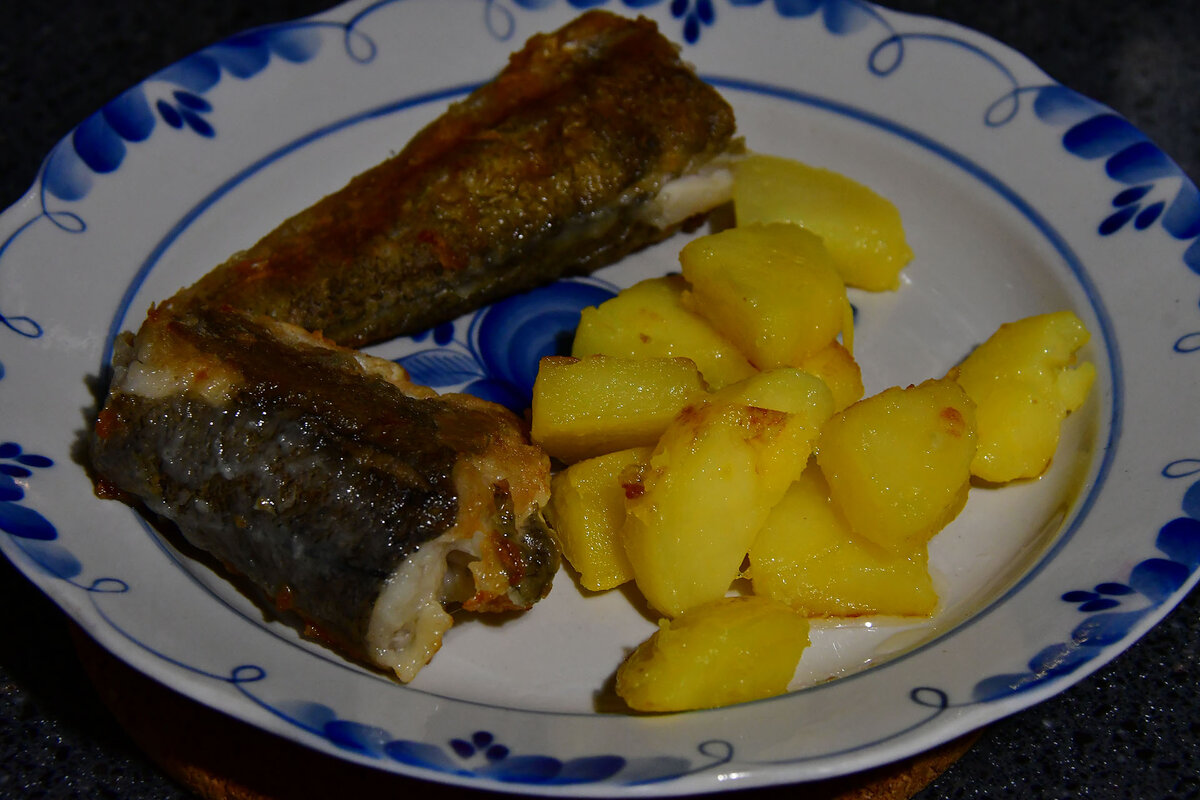 хек жареный на сковороде