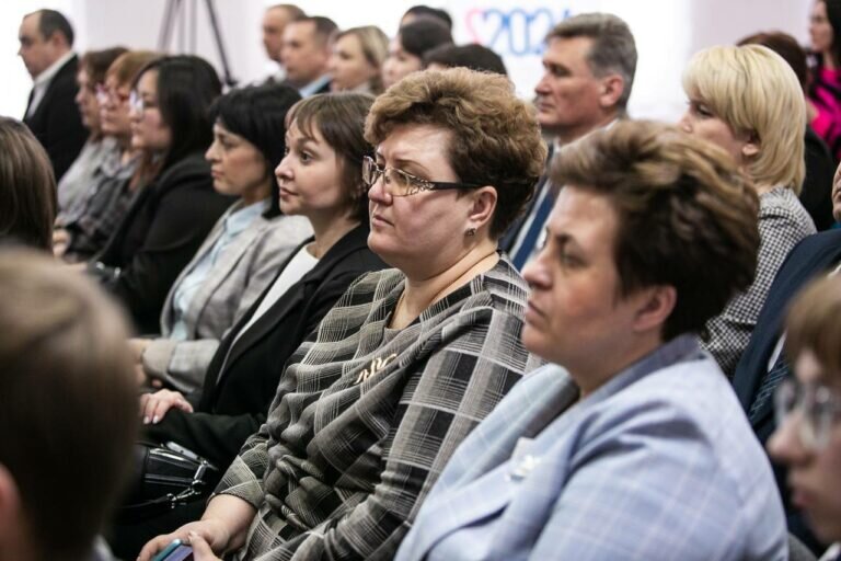    Учителя Оренбуржья начали получать зарплату с учетом повышения Андрей Севостьянов