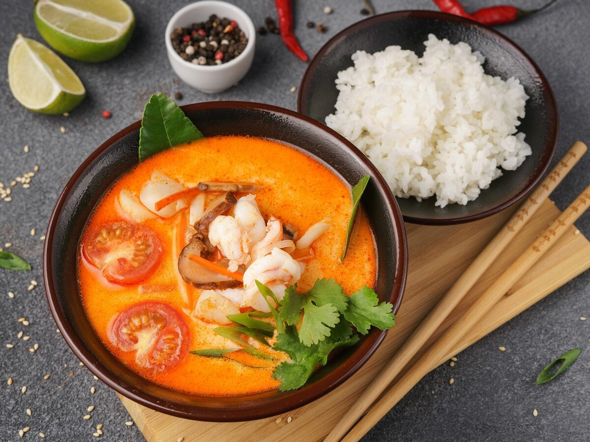 Tom yum суп. Вьетнамский суп том ям. Том ям из чего. Том ям кунг - тайский суп. Суп том ям в тайланде.