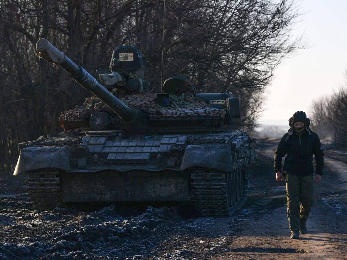Задачи на переправу через реку. Два солдата подошли к реке по которой на лодке катаются двое. Отряд солдат подошел к переправе. Задача про 2 солдат и 2 мальчиков на лодке. Два солдата подошли к реке по которой на лодке катаются двое.