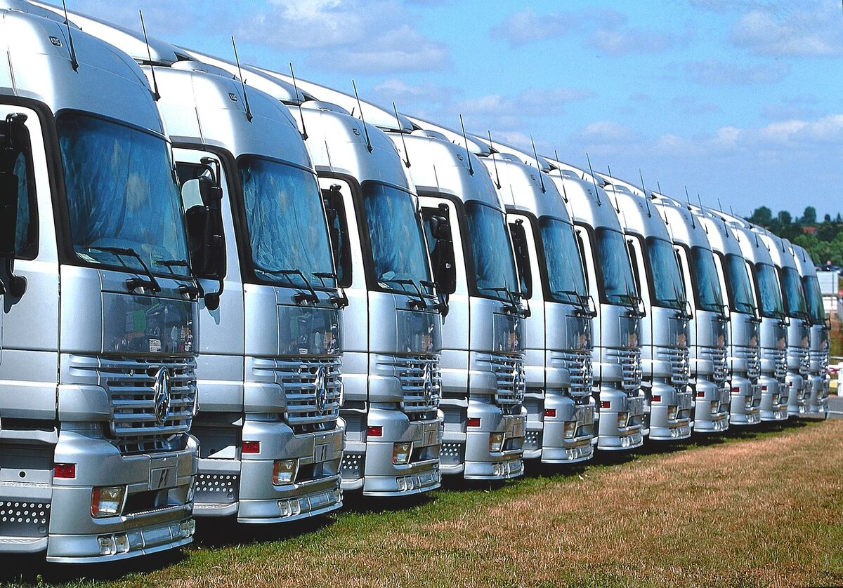 trucks Изображение Alexander Lesnitsky с сайта Pixabay