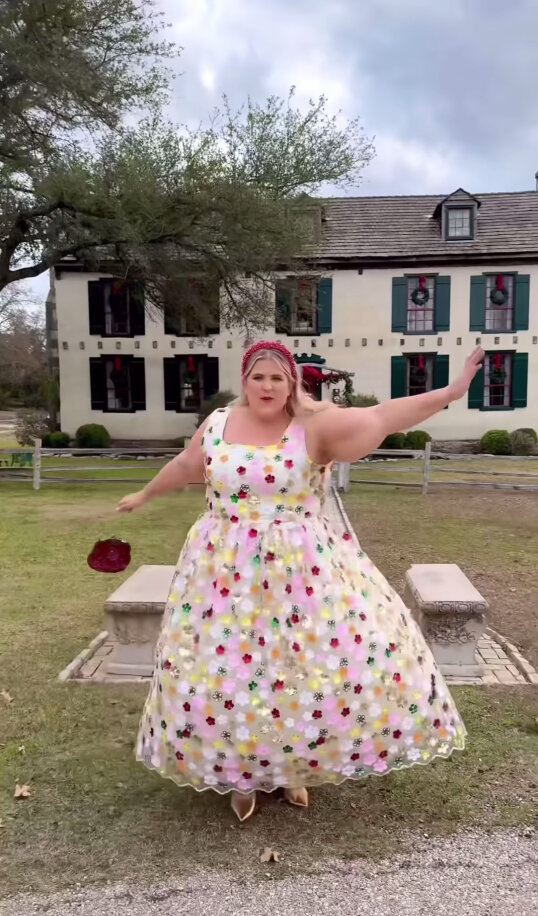 хорошо когда есть кого обнять. цитаты про жизнь. хочу картинки. очень мне хотелось иметь. так хочется чтобы тебя понимали.