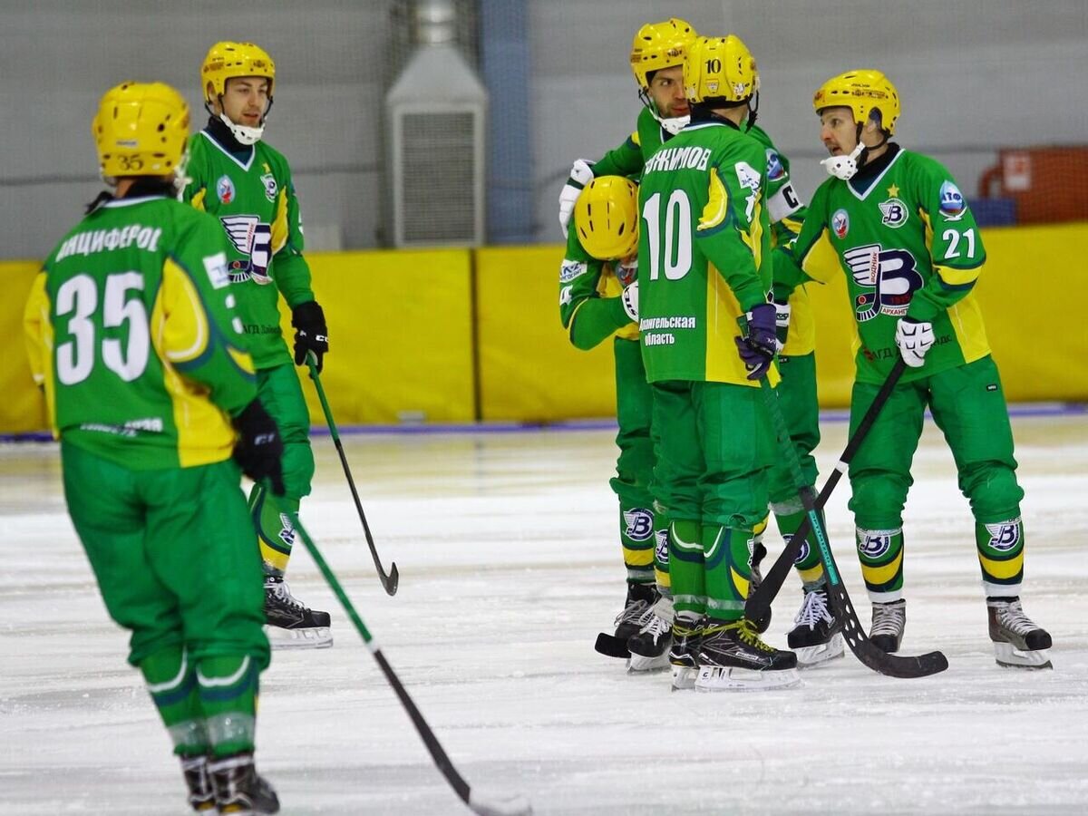 С мячом динамо москва водник архангельск. Динамо водник афиша. Хоккей с мячом динамо москва водник трансляция. Водник архангельск хоккей. Динамо водник прямая трансляция хоккей с мячом.