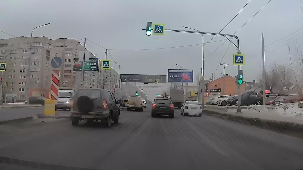     Долгожданные светофоры на улице Рокоссовского в Волгограде подключили к сети. С сегодняшнего дня начали работать в том числе светофоры на перекрёстке с улицей Хиросимы.