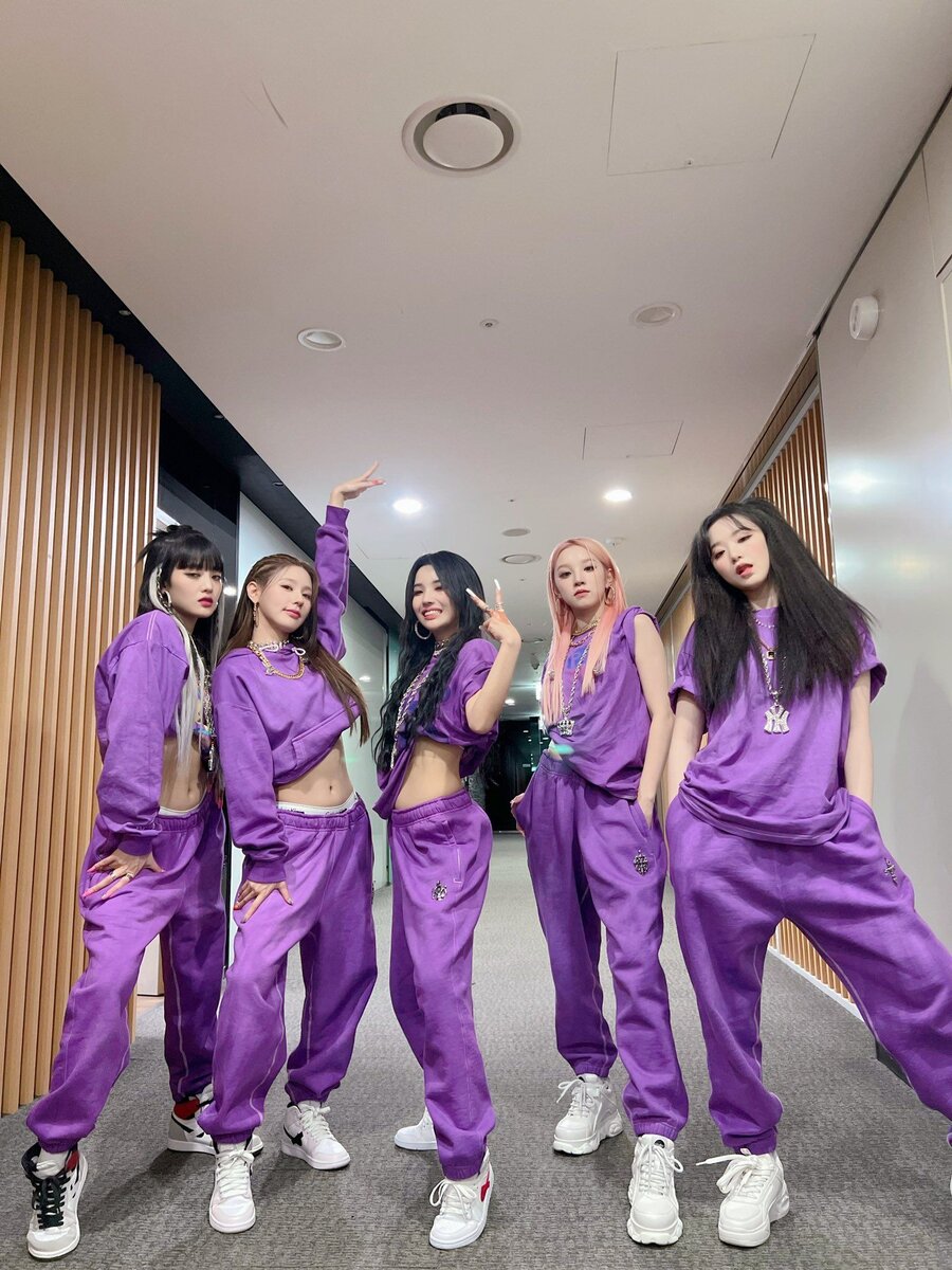 Джи айдл участницы. My bag (g)i-dle текст. Gidle участницы. G i-dle my bag обложка. G idle участницы шухуа.