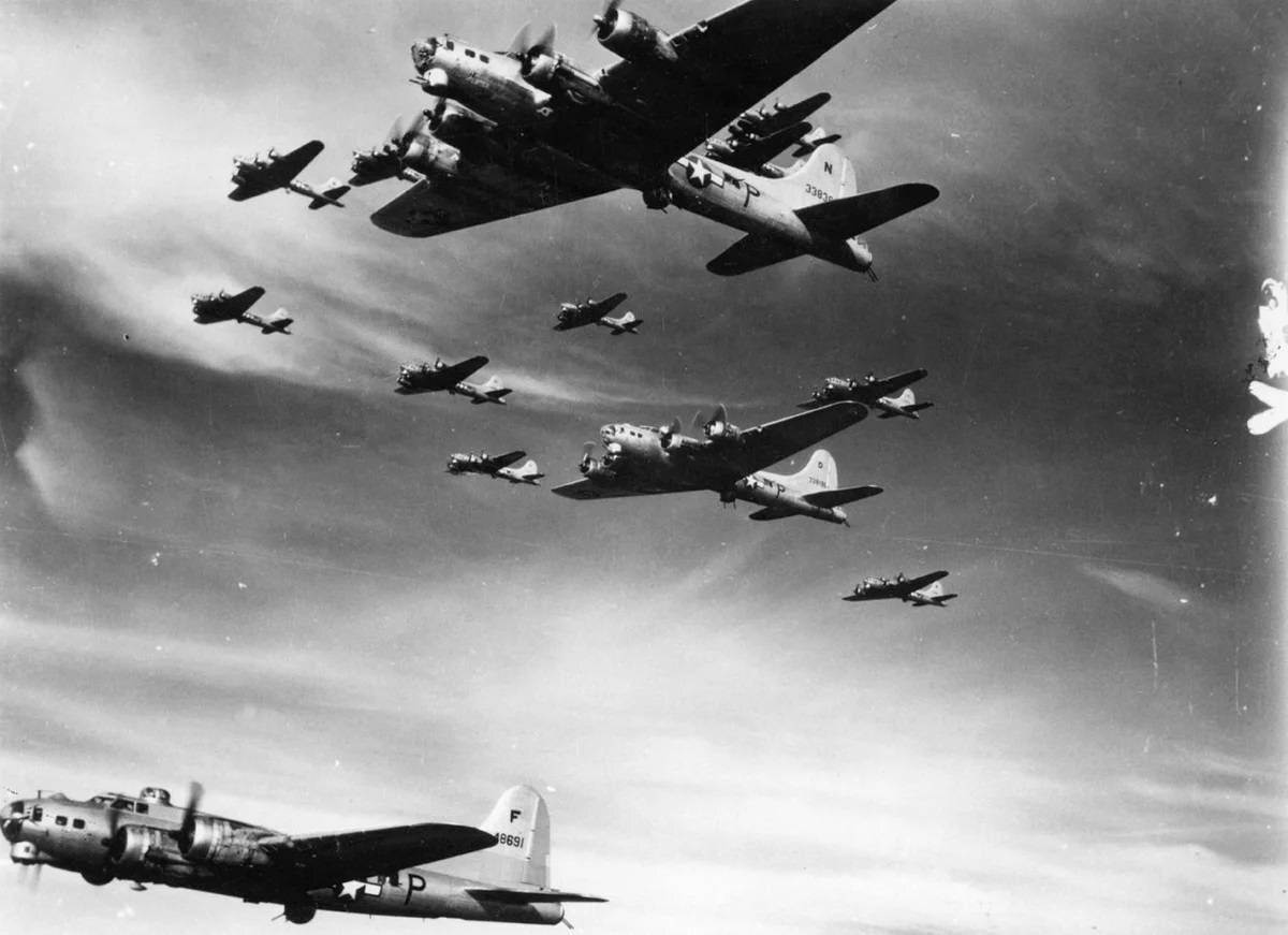 Два бомбардировщика. Эскадрилья б 17. Войны 1941-1945 самолеты бомбят. Немецкие самолеты ВОВ 1941-1945.