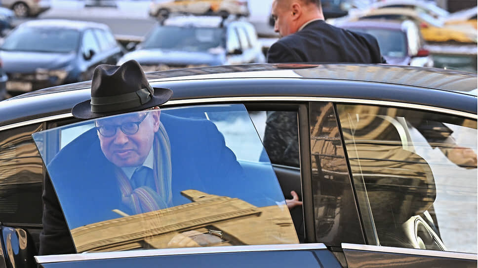 Министр иностранных дел франции катрин колонна. Посол франции в миде. Посол российской федерации. Катрин колонна. Министр спорта азербайджана.