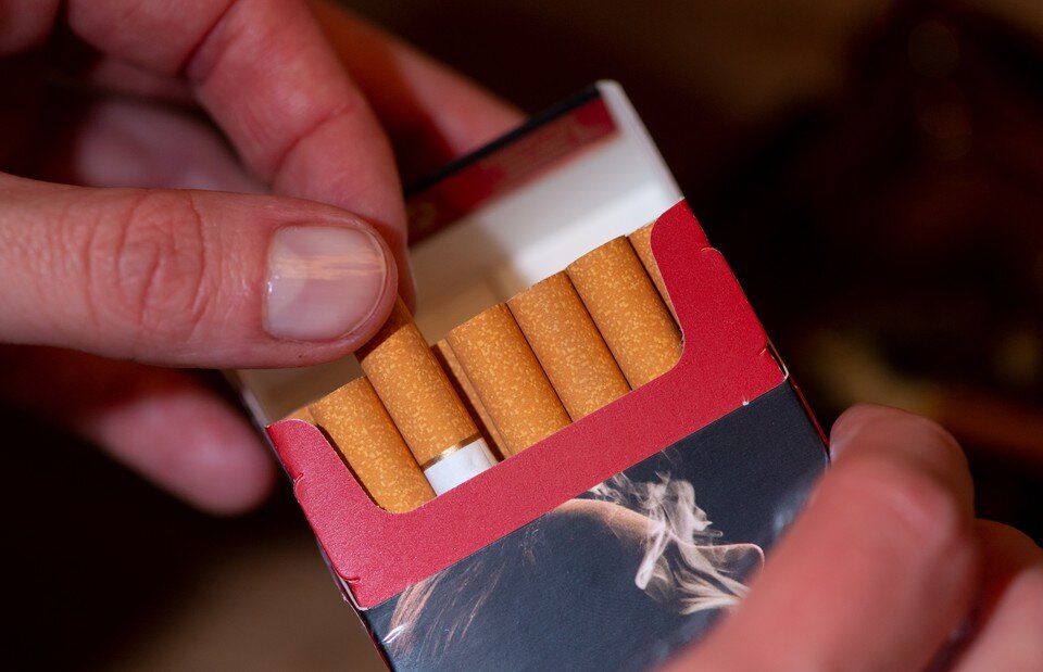 Электронных сигарет исследовательская работа. Электронные сигареты презентация. Состав ээлектронной сигареты. Актуальность проекта про курение. Строение и состав электронной сигареты.