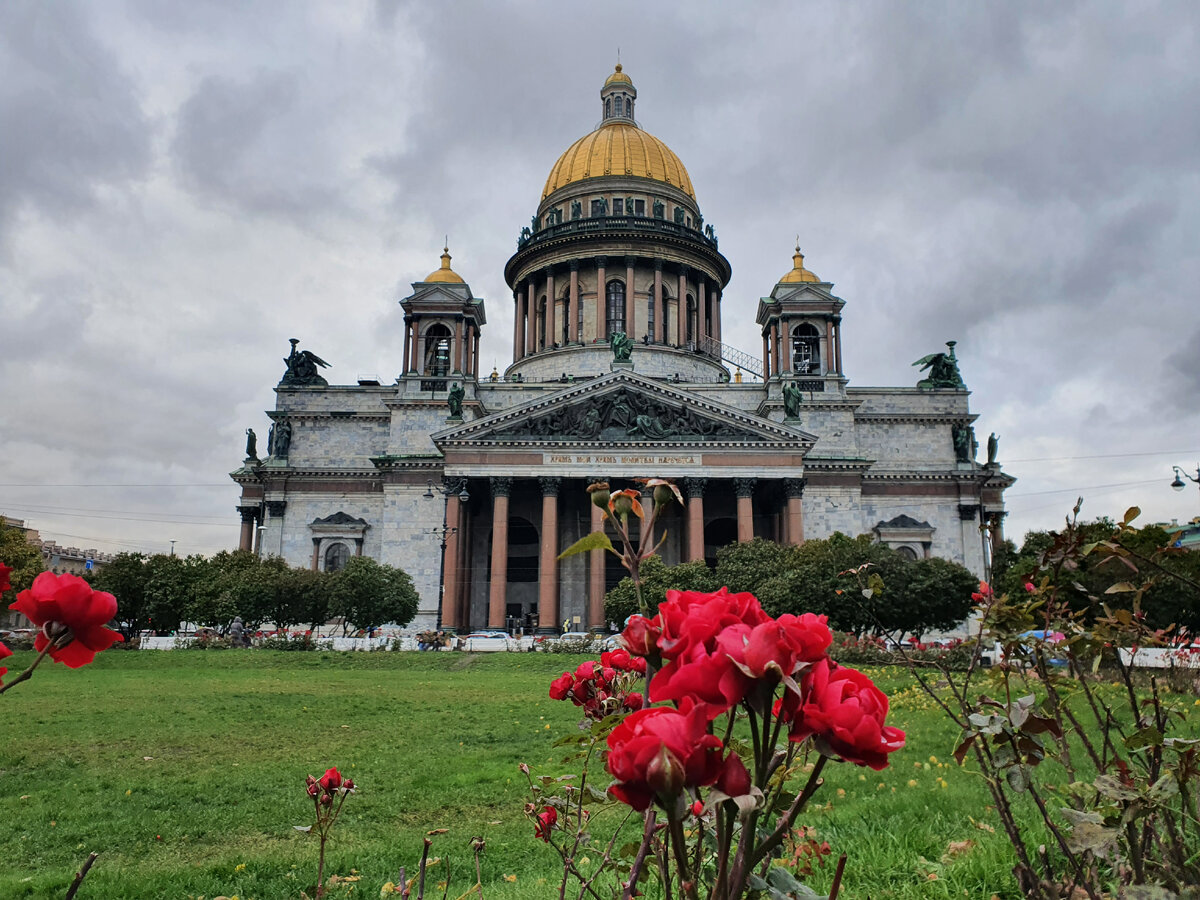 Дорога уходящая вдаль. Москоу сити высота. Разлука. Человек на крыше. Урбанизация москва сити.