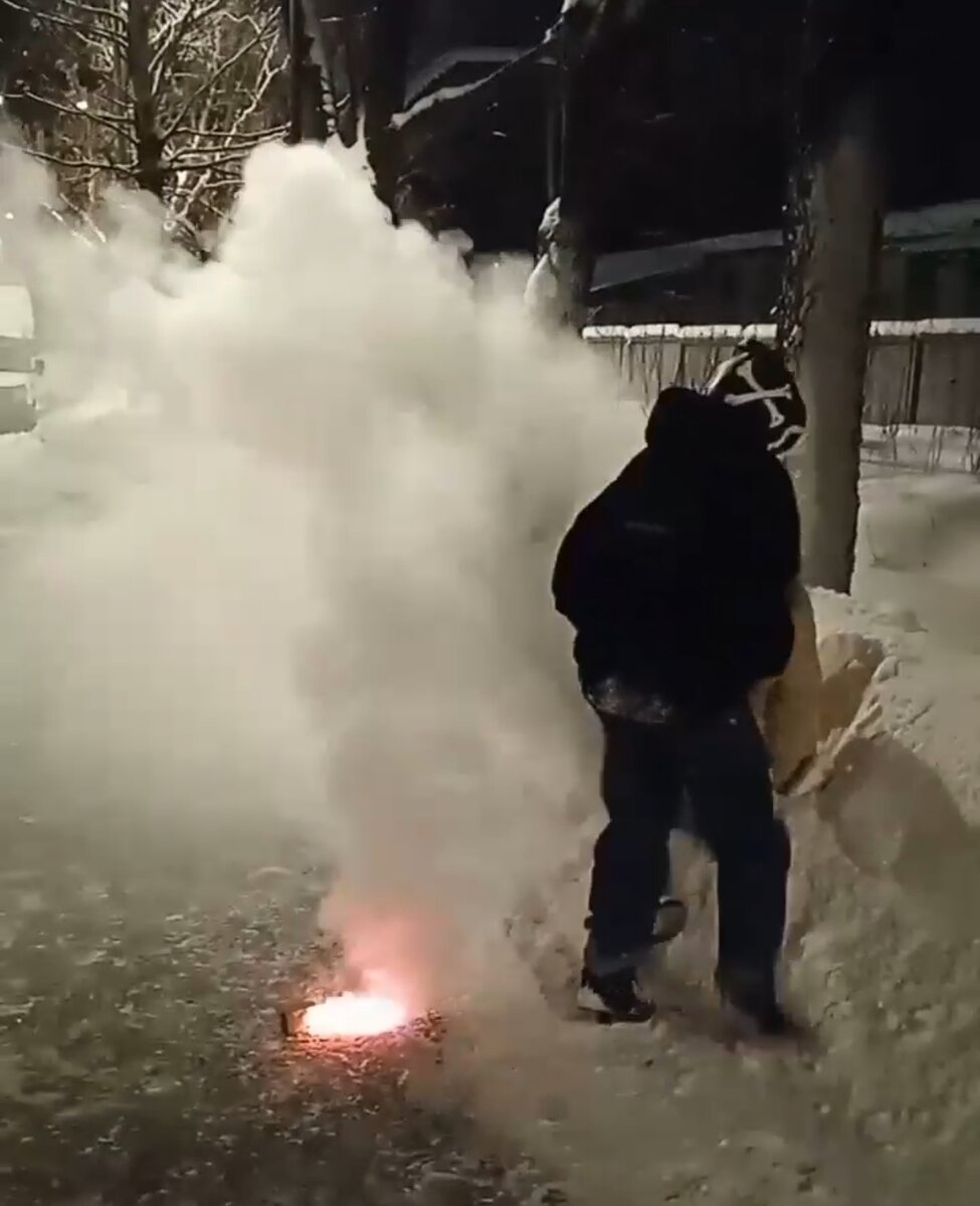 Мама катается на коньках. Детская фотосессия на катке. Одежда для закрытого катка. Свадьба на катке. Одежда для катания на коньках.