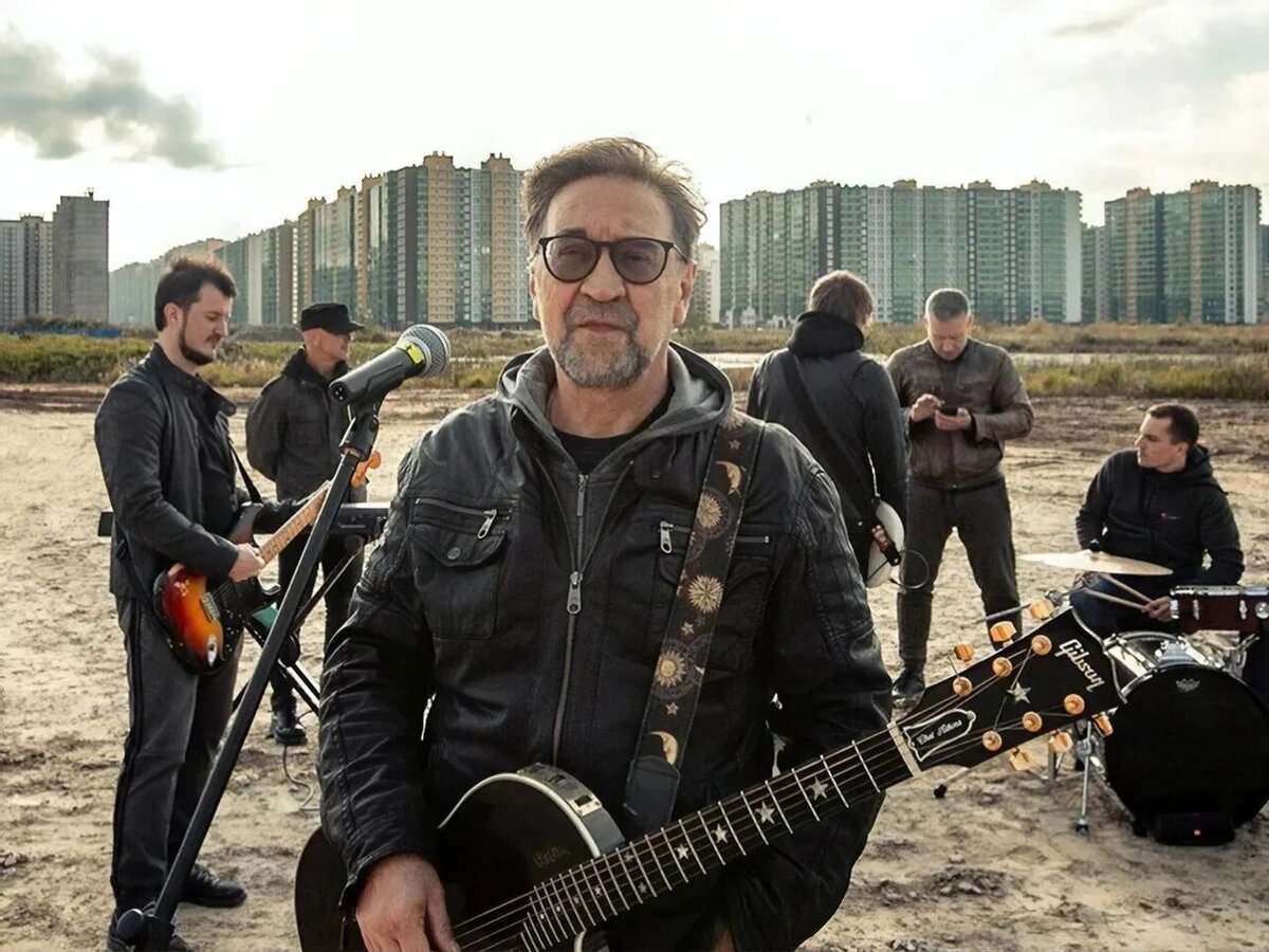 10cc "deceptive bends, cd". сторм торгерсон. Maroon 5 обложки альбомов. Korn follow the leader 1998 обложка. самые крутые альбомы.