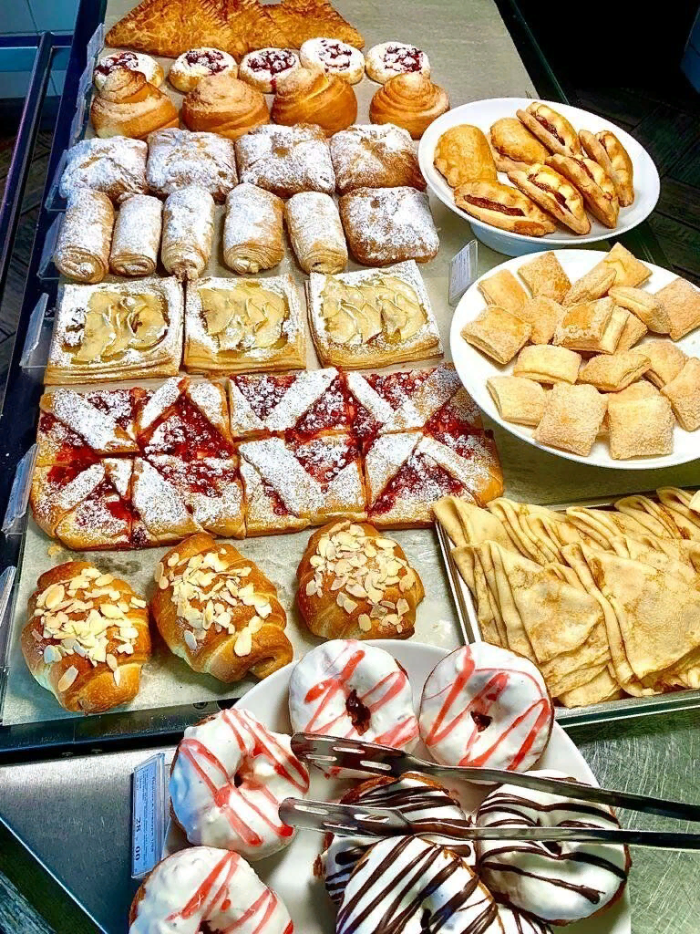 Королева, кострома. Торговые ряды кострома ипатьевский монастырь. Ипатьевский монастырь кострома. Кострома экскурсии. Сусанинская площадь.