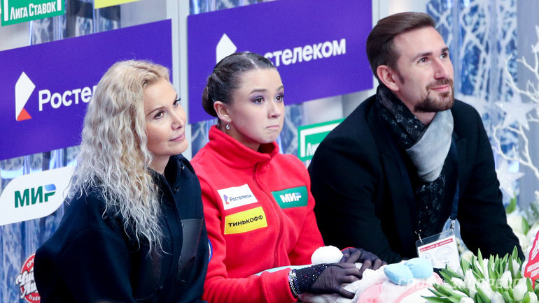    Камила Валиева, Этери Тутберидзе и Даниил Глейхенгауз.Дарья Исаева