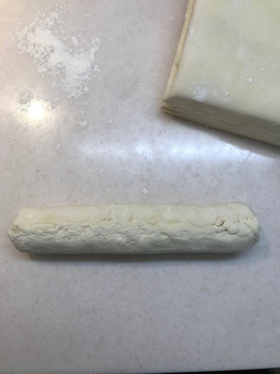 Взвешенная в воде мука. Мужик замешивает тесто на пирог в анусе своей тёлки. Раскатка глины на пласты. Тесто. Тесто круто замесили.