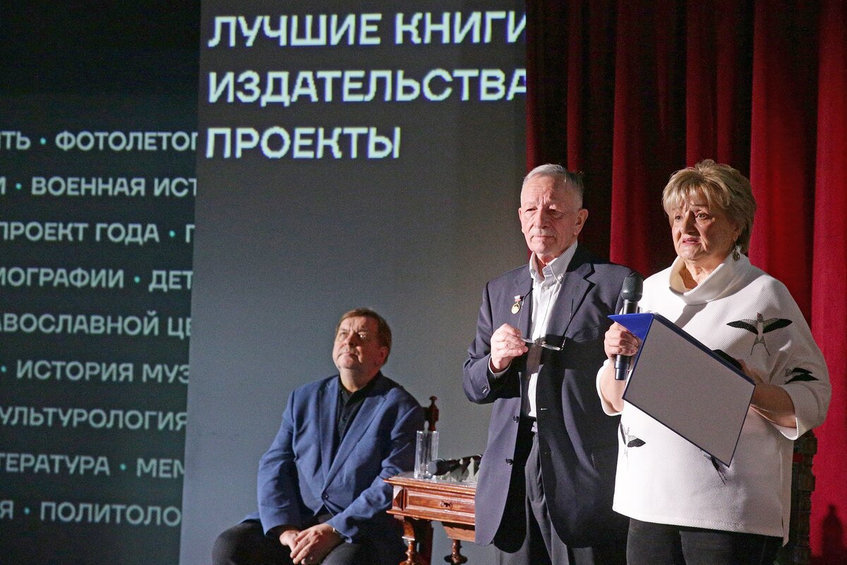 Толстой исповедь подарочное издание. Конан дойл издательство мещерякова. Нижне-волжское книжное издательство. Книжный магазин гиперион вита нова. Издательство книг.