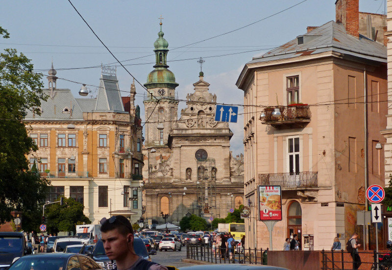 Статусы со львами. Единственное существо которого боится лев. Лев боится. Приколы про лайки картинки. Лев мем.