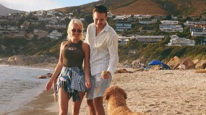 Amirchik улетаю прочь аккорды. Песня улетаю. Песня ты знаешь улетаю прочь если хочешь. Ты знаешь улетаю прочь если хочешь можешь. Летающий текст.