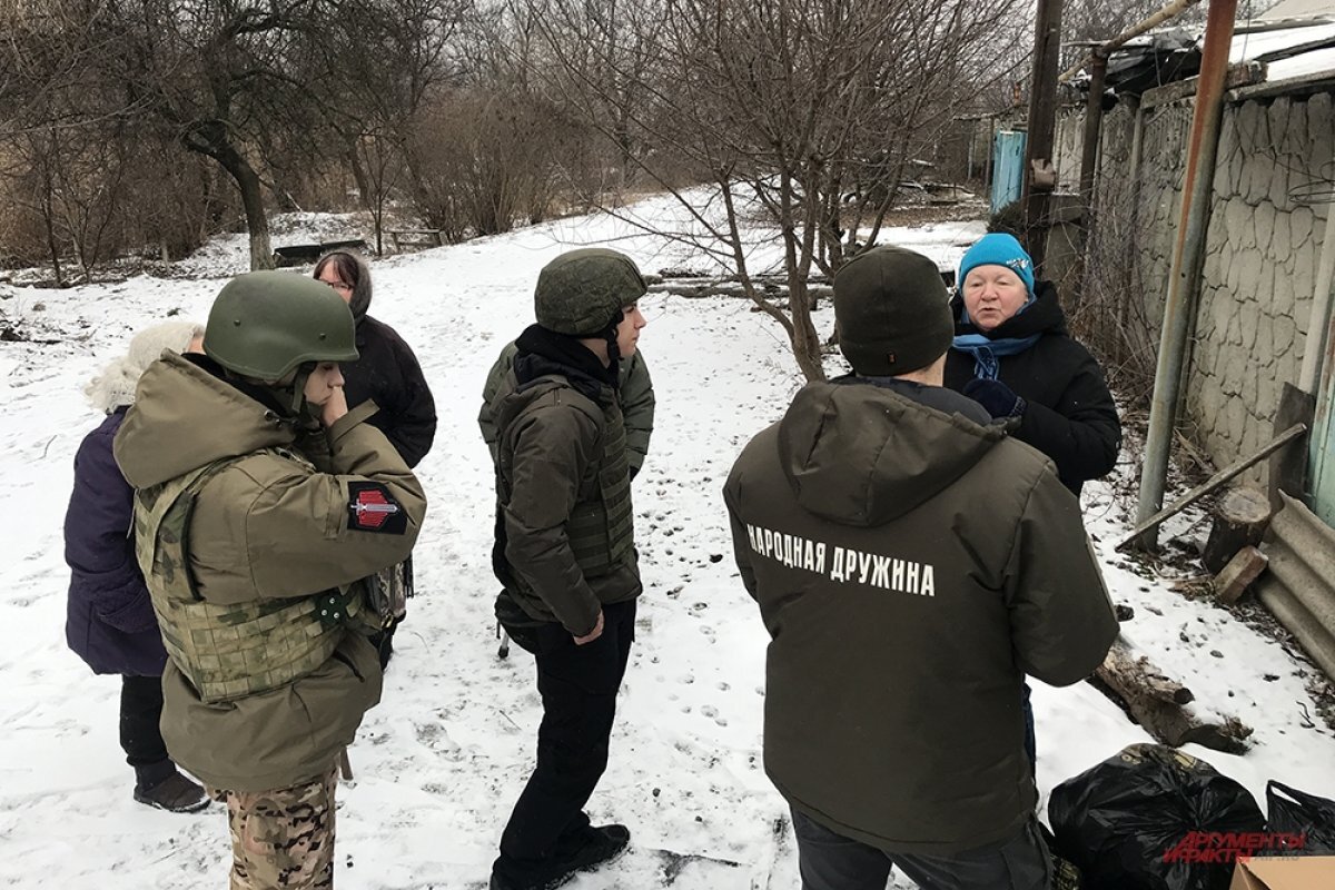    Волонтеры уходят последними.