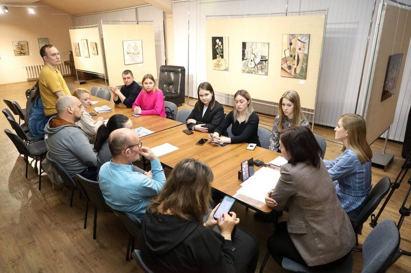 бизнес проект. молодые бизнесмены. планирует открыть. планирует открыть. планирует открыть.