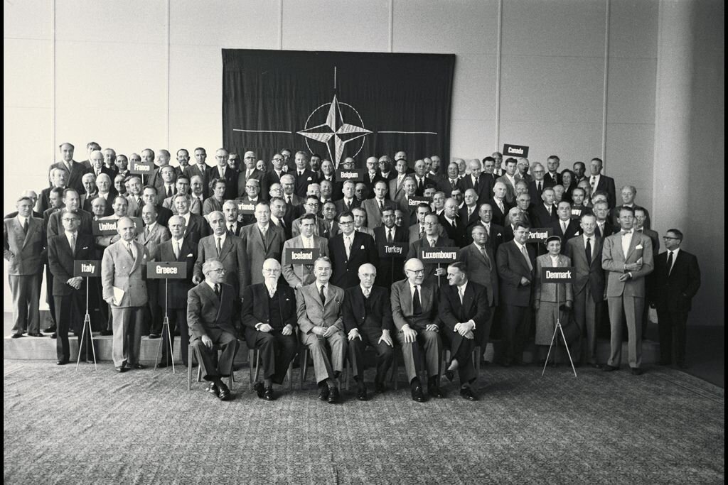 Появление нато. Образование НАТО 1949. Собрание НАТО 1949. НАТО 1950. 4 Апреля 1949 НАТО.
