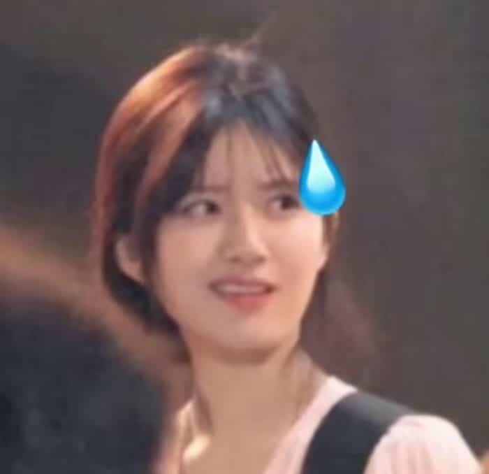 Ты мне ни звонишь ни пишешь. Я тоже буду писать. Нервничать должны оба. Я тоже буду писать. Почему не пишешь первая.