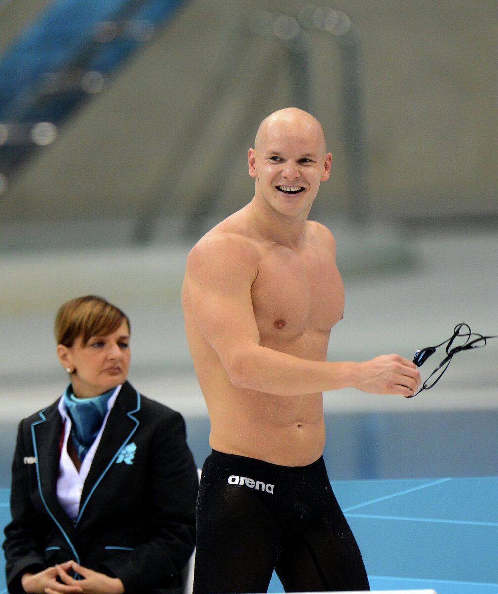 Профессиональный спортсмен может быть