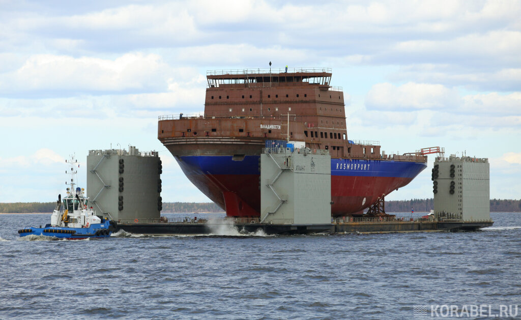 Ледокол "Владивосток" (проект 21900М) на барже "Атлант" / Фото: Корабел.ру  📷