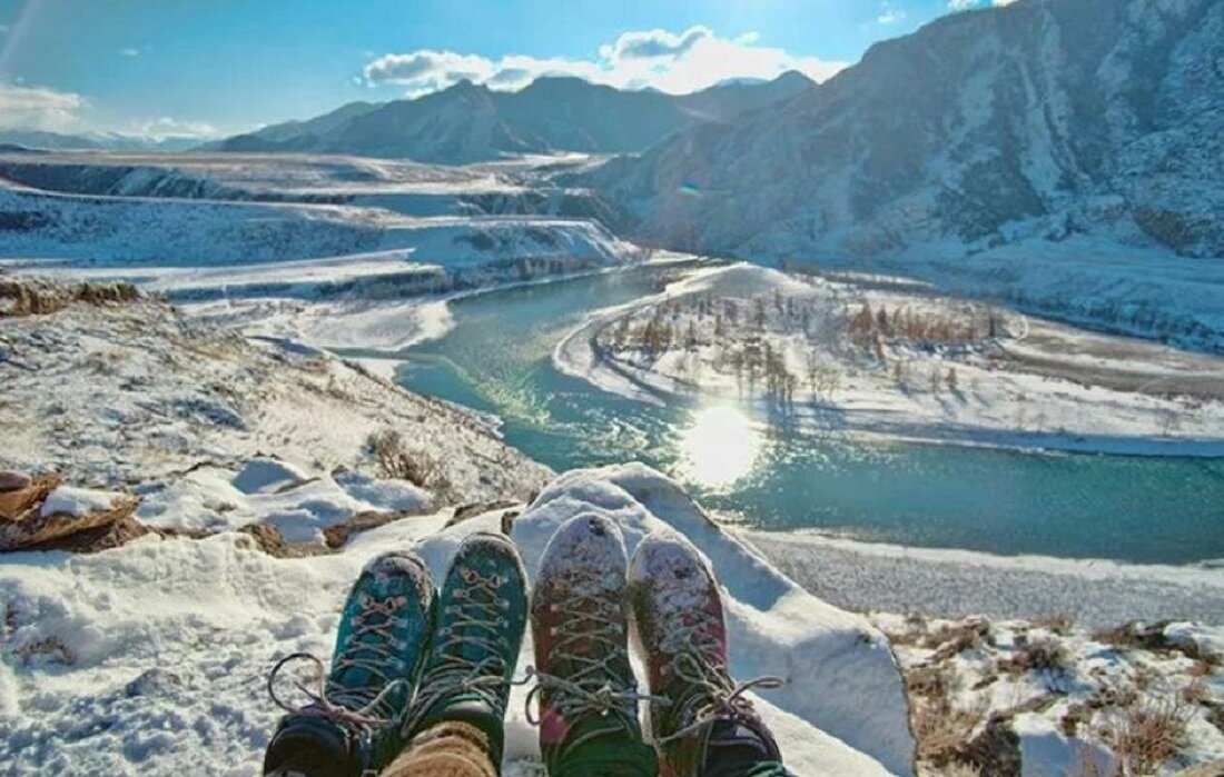 Где отдохнуть в марте 2024 россия. Путешествие зимой. Красивые места в России для путешествия. Алтай зимой. Путешествие на Алтай.