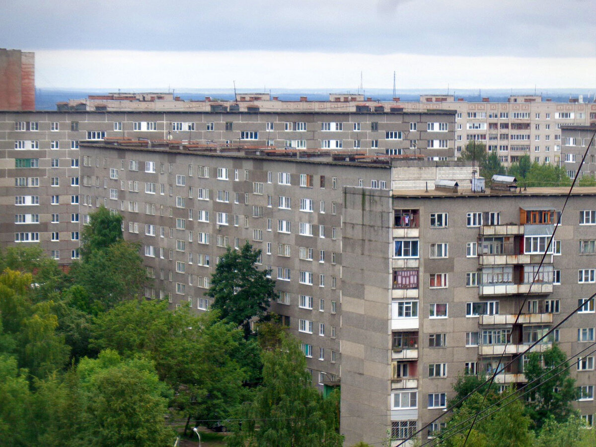 Дом череповец. Фабричная фото домов. Дом новаторы. Загородный дом череповец. Переулок с коттеджами.