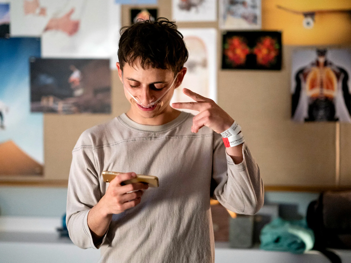 в метре друг от друга русский. коул спроус в метре друг от друга. коул спроус уилл ньюман. коул спроус в метре друг от доуг. Five feet apart герои.