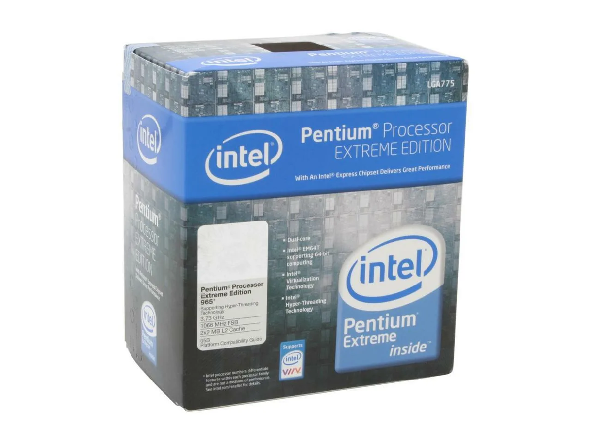 Вот в такой красивой коробке поставлялся Pentium Extreme Edition 965. 