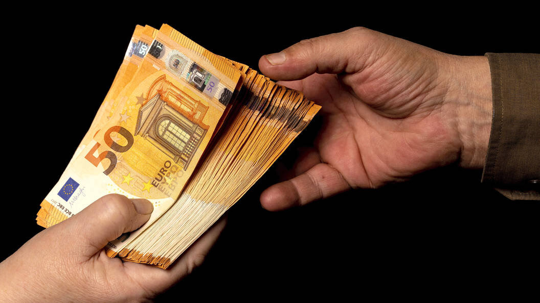 Купюра 100 долларов сша. Обои доллары. 12 долларов купюра. Купюра 1 доллар сша. Вьетнам валюта к доллару.