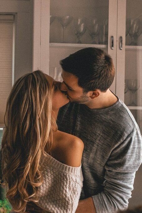 я буду нежно твои плечи обнимать. я буду нежно твои плечи обнимать. утренний поцелуй от женщины. хочется нежности. раствориться в любви.