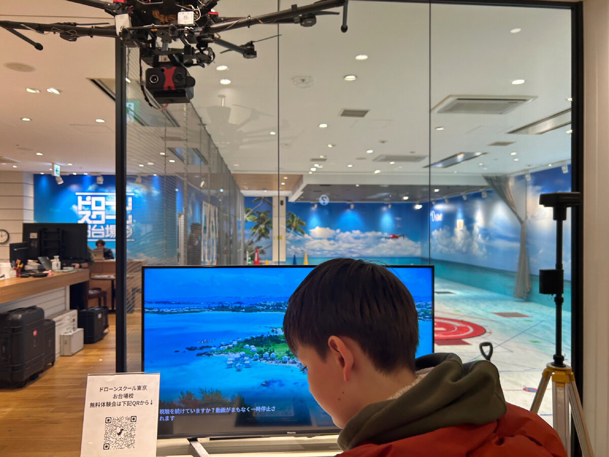 Спустя несколько лет сын уже что-то изучает в Японии…