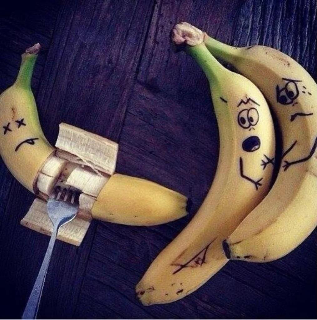 Banana people. Смешной банан. Прикольные бананы. Банан прикол. Фрукты банан.