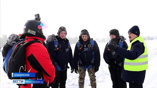 На аэродроме в Шушенском прошли учения лётчиков и лесопожарных-парашютистов