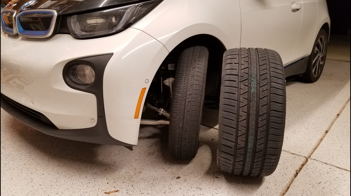 колесо автомобиля. резина. покрышки для авто. колесо автомобиля. легковые колеса.